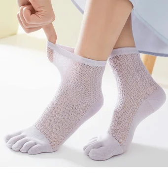 Mesh Летние носки с пятью пальцами Mid-tube Носки с раздельным носком Женские хлопчатобумажные носки Высококачественные хлопчатобумажные четырехсезонные тонкие носки с пятью пальцами
