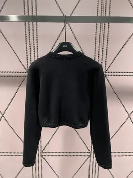 Элегантный и модный повседневный трикотажный свитер с круглым вырезом - универсальная верхняя одежда